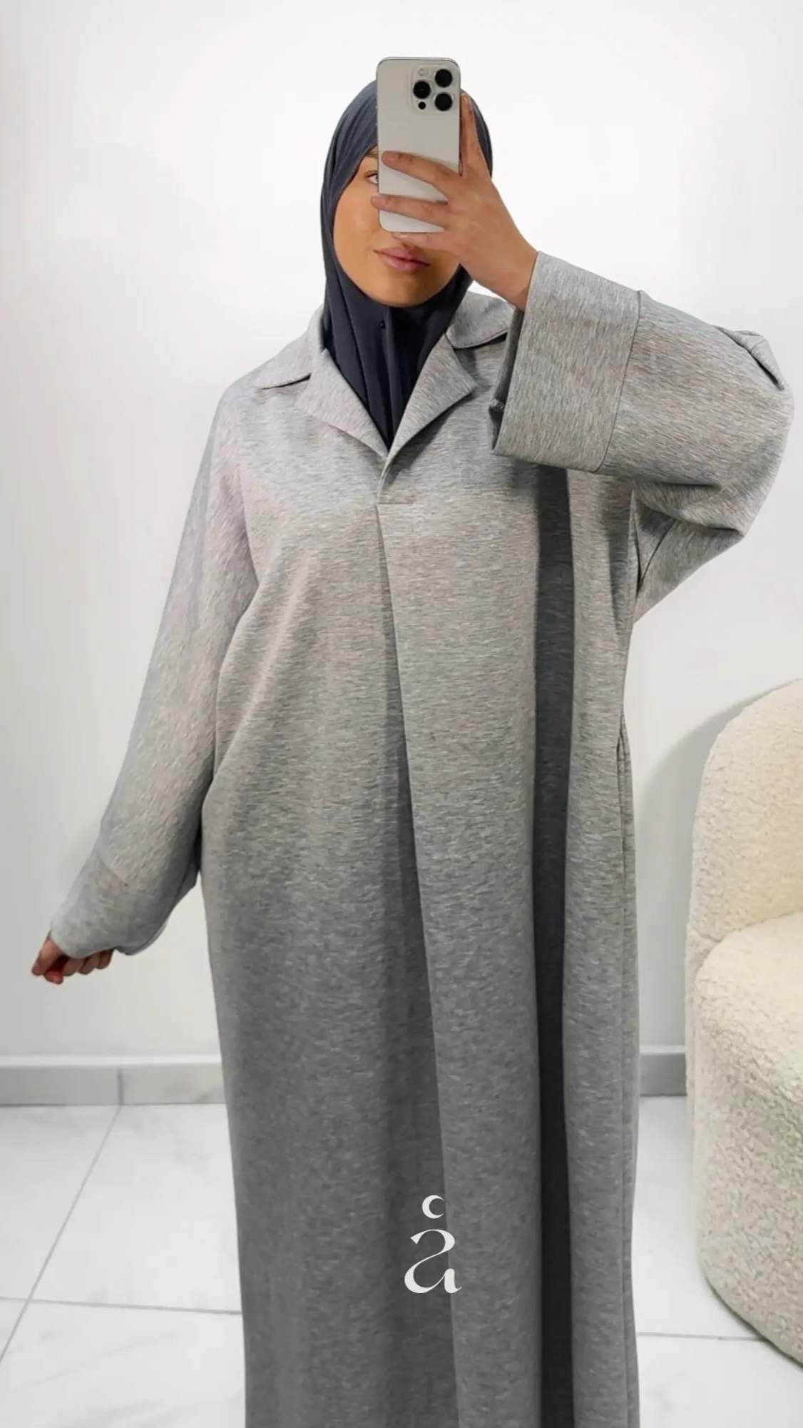 abaya col chemise gris clair