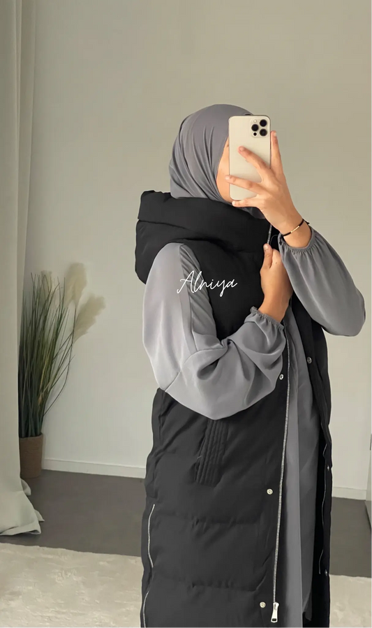 Sleeveless down jacket